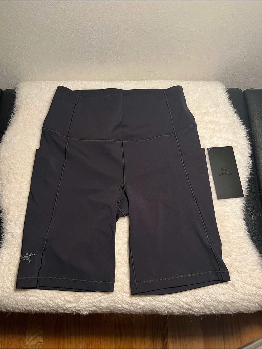 Arc'teryx Women's Black Essent High-Rise Bike Shorts 8” Size 6| NWT